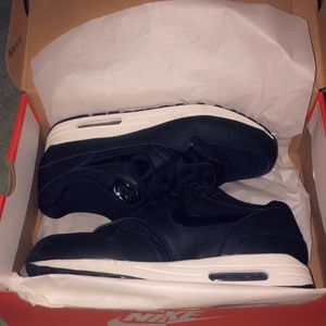 Nike Air Max 1 Woman’s Size 10